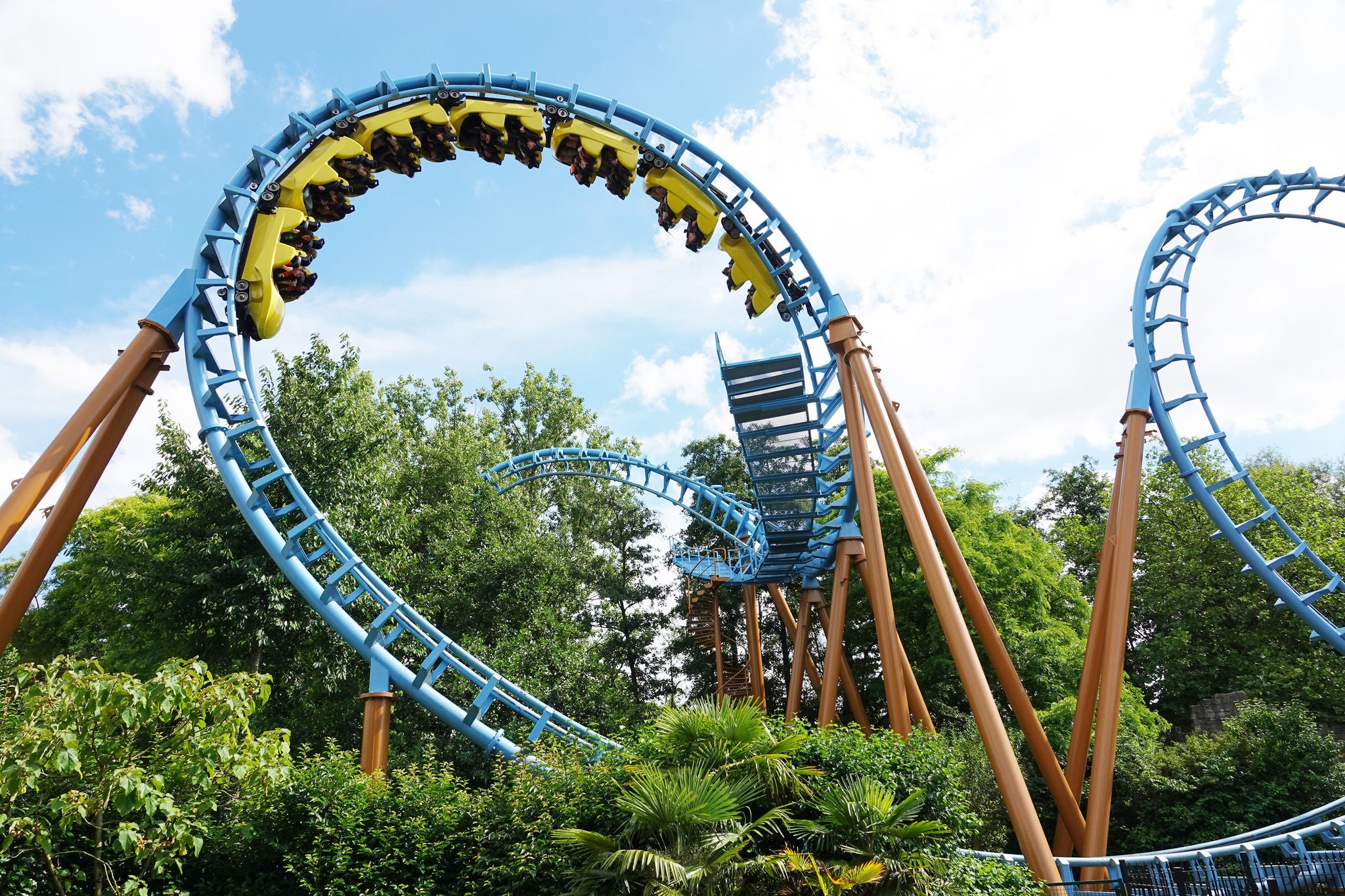 Trein van de Boomerang in de cobra roll.